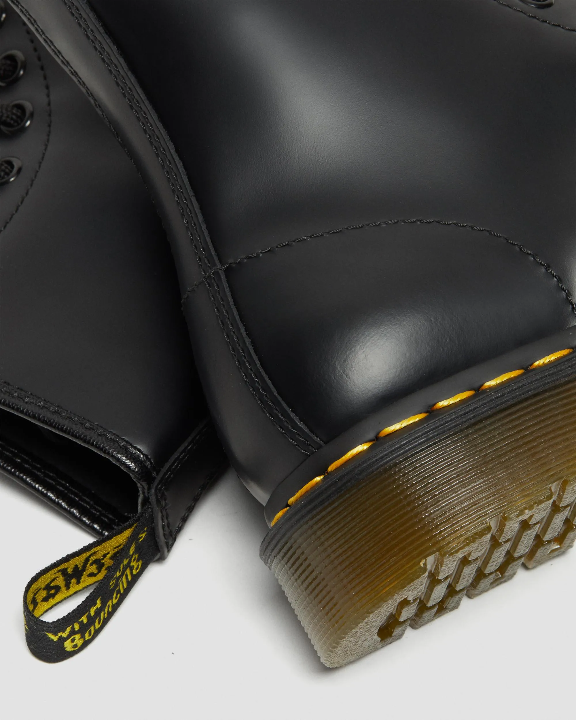 1460 Women's smooth leather lace-up boots Dr. Martens